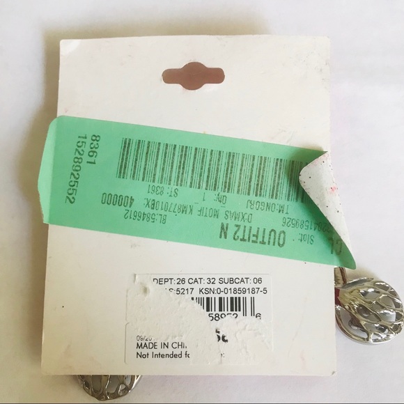 🎀2/$15 🎀 Boutique holiday earrings - Picture 2 of 2